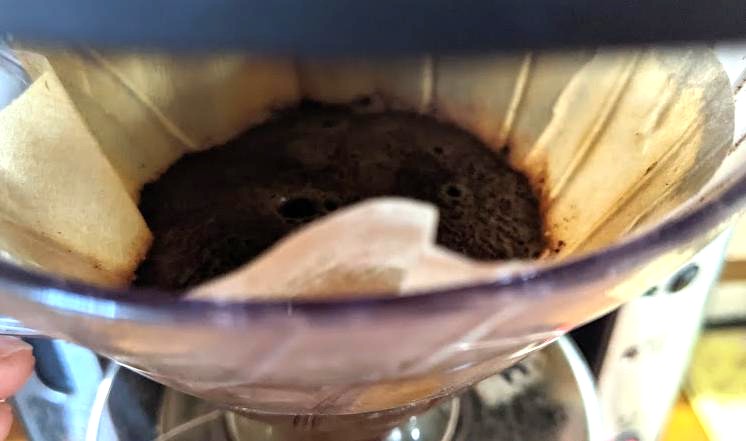 ハリオｖ60でnif coffeeを入れてみたらふんわりいい香りがしてきた